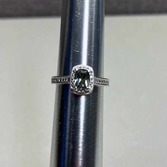 Jewelry - Sage Green Gemstone Ring